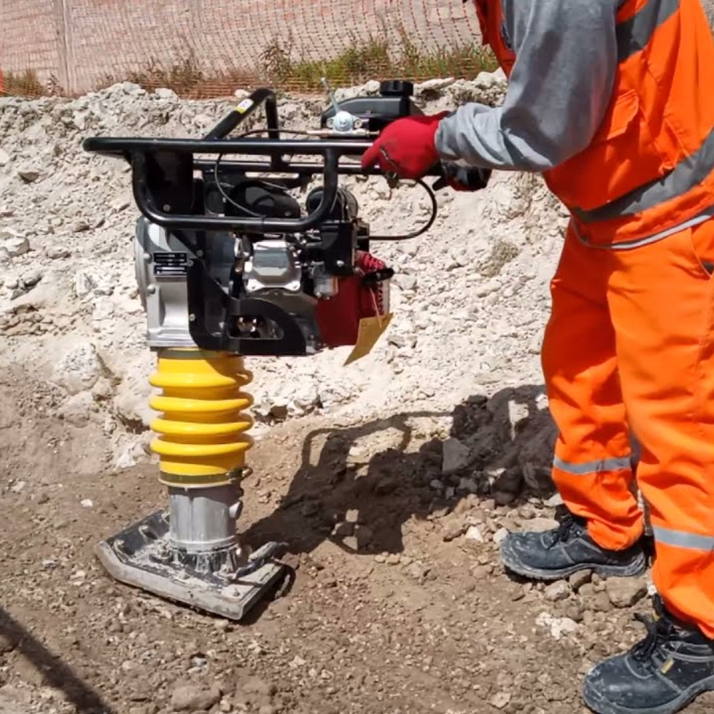 Alquiler Compactador tipo Canguro EH12 4.0 HP